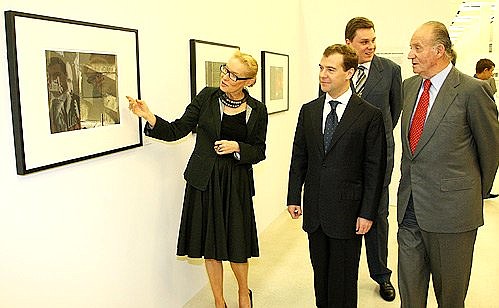 На фотовыставке «Испания в объективе российских фотографов». С Королём Испании Хуаном Карлосом I и директором Московского дома фотографии Ольгой Свибловой.