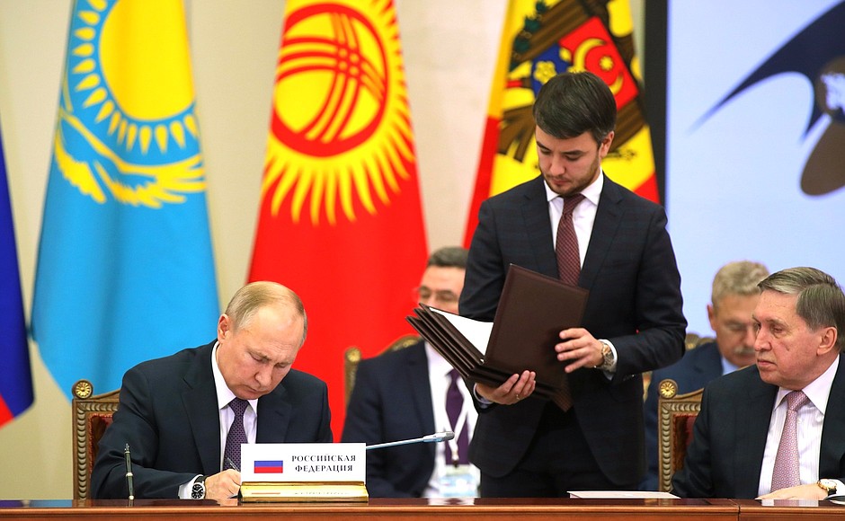 At the meeting of the Supreme Eurasian Economic Council. A package of documents was signed following the meeting.