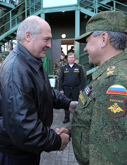 At the Khmelyovka test ground during the final stage of the Zapad-2013 Russian-Belarusian strategic military exercises. Belarusian President Alexander Lukashenko and Defence Minister Sergei Shoigu.