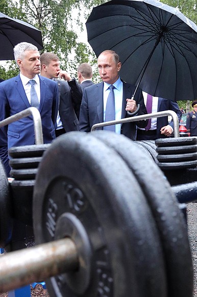 Vladimir Putin completed his working trip to Karelia with a visit to an open-air sports centre with training equipment installed on the Lake Onega embankment in Petrozavodsk.