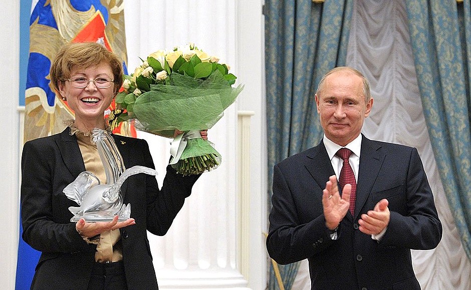 Vladimir Putin presents the main prize – the Big Crystal Pelican – to Vita Kirichenko, a Russian language and literature teacher.