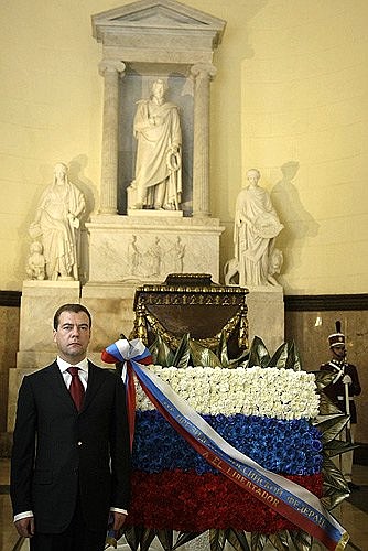 Возложение венка к могиле Симона Боливара.