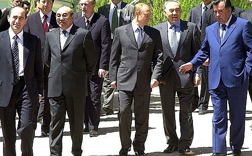 Presidents Robert Kocharyan of Armenia, Askar Akayev of Kyrgyzstan, Vladimir Putin of Russia, Nursultan Nazarbayev of Kazakhstan, and Emomali Rakhmonov of Tajikistan before an expanded meeting of the Collective Security Council.