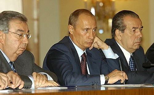 President Putin at a plenary session of the 12th Congress of the Russian Union of Industrialists and Entrepreneurs (RUIE) with the President of the Chamber of Commerce and Industry Yevgeny Primakov and RUIE Chairman Arkady Volsky (right).