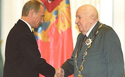 President Putin presenting the Order of Andrew the First Called to Boris Petrovsky, Honorary Director of the National Scientific Surgery Centre of the Russian Academy of Medical Sciences.