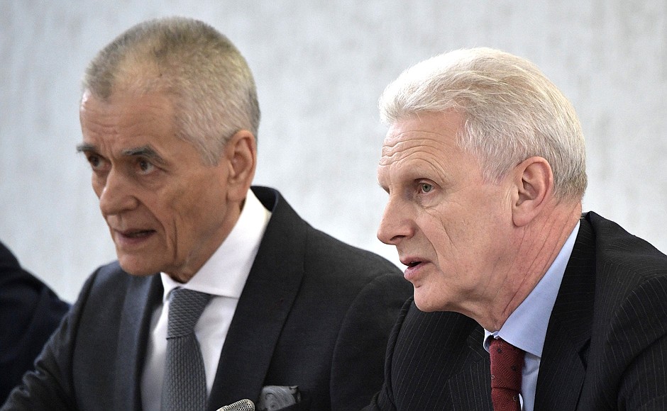 First Deputy Chairman of the State Duma Committee on Education and Science Gennady Onishchenko (left) and Presidential Aide and Deputy Chairman of the Council Andrei Fursenko at the meeting of the Council for Science and Education.