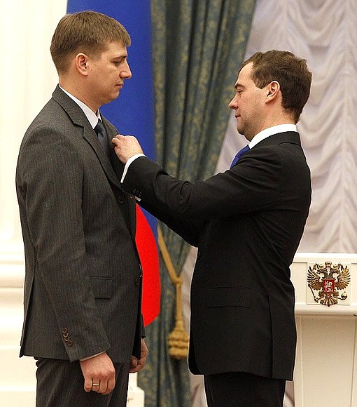 Ceremony of presenting 2010 Presidential Prize in Science and Innovation for Young Scientists. The prize was awarded to Maxim Mokrousov for the development of LEND (Lunar Exploration Neutron Detector) space neutron detector and using it to obtain new results in the study of the Moon.