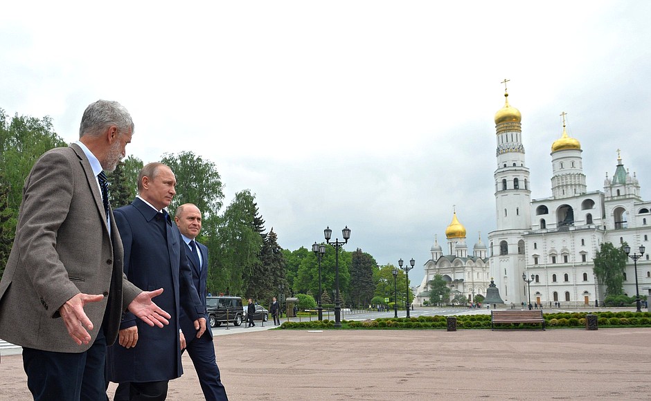 Осмотр нового парка в Кремле