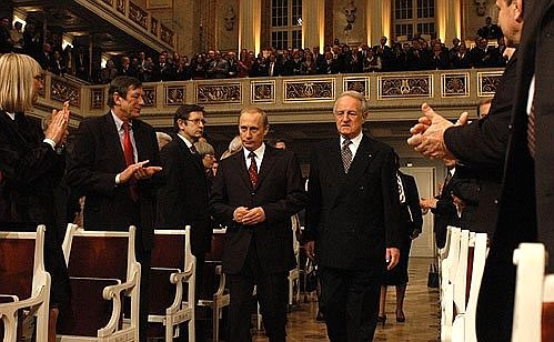 President Putin with German President Johannes Rau before the launch of a series of 2003–2004 Russian-German Culture Encounters.