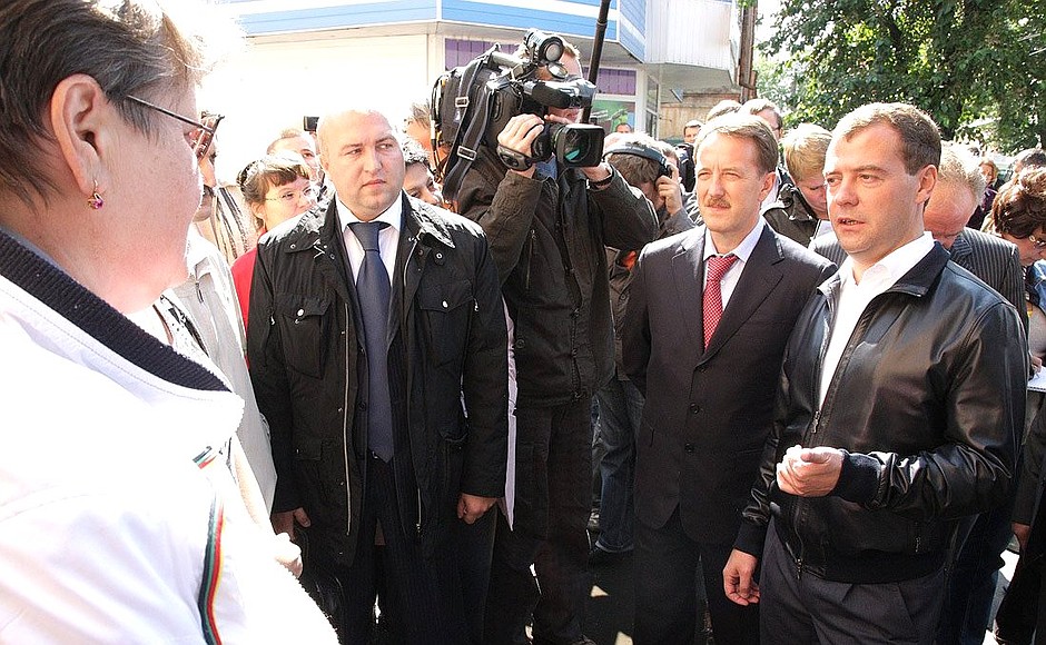 With city residents and Governor of Voronezh Region Alexei Gordeyev (left of the President).