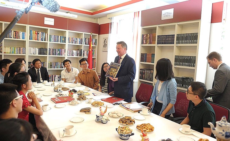 After talking to students, Sergei Ivanov presented the Centre with books in Russian.