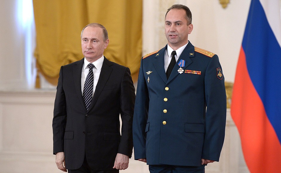 Colonel Vitaly Zhdanov is awarded the Order for Military Service.