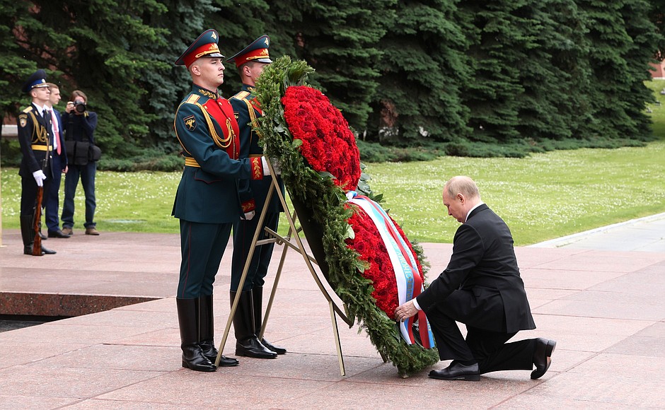 Wreath-laying at Tomb of the Unknown Soldier.