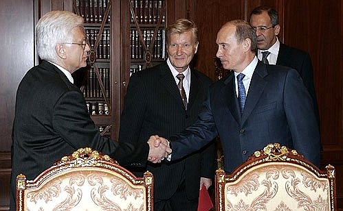 Встреча с вновь назначенными послами России в Казахстане и Киргизии. На первом плане слева – посол России в Казахстане Михаил Бочарников.