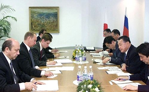 Российско-японские переговоры в расширенном составе.