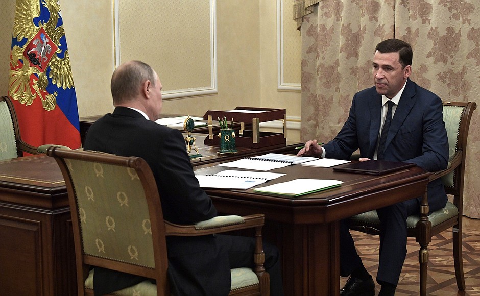 С временно исполняющим обязанности губернатора Свердловской области Евгением Куйвашевым.