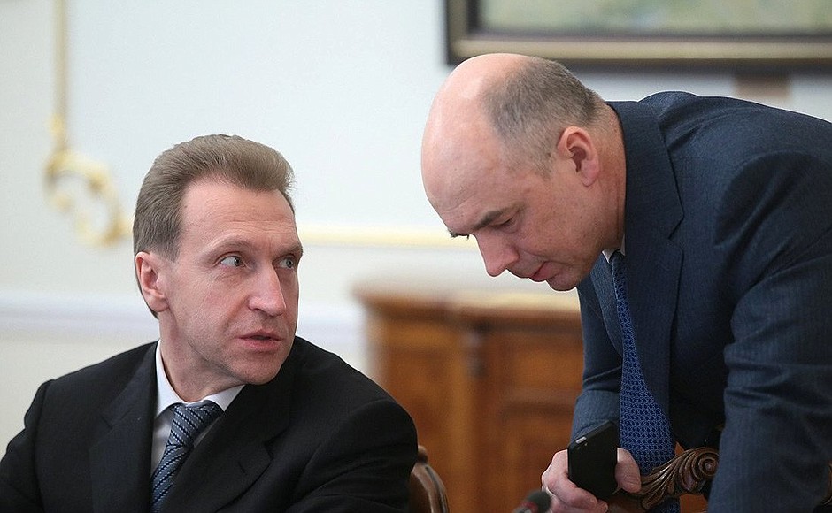 Before the Economic Council Presidium meeting. First Deputy Prime Minister Igor Shuvalov (left) and Finance Minister Anton Siluanov.
