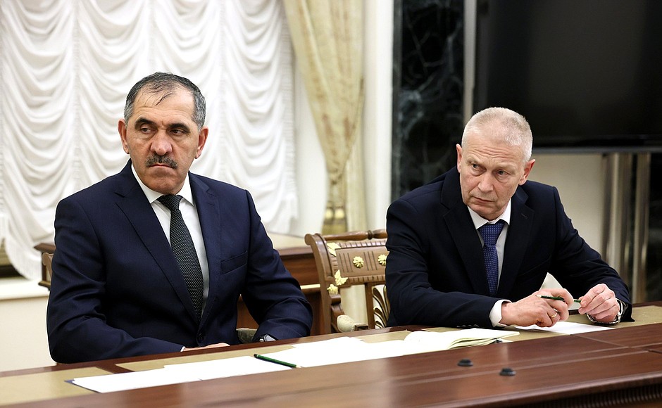 With Deputy Defence Minister Yunus-Bek Yevkurov and Andrei Troshev (right).