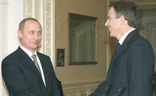 President Putin talking to British Prime Minister Tony Blair.