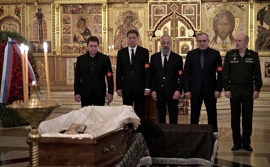 At the memorial service for actor, film director, screenwriter, producer, writer, political and public figure, State Duma deputy, chairman of the State Duma Committee on Culture Stanislav Govorukhin.