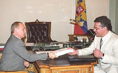 Со специальным представителем Президента по обеспечению прав и свобод человека и гражданина в Чеченской Республике Абдул-Хакимом Султыговым.