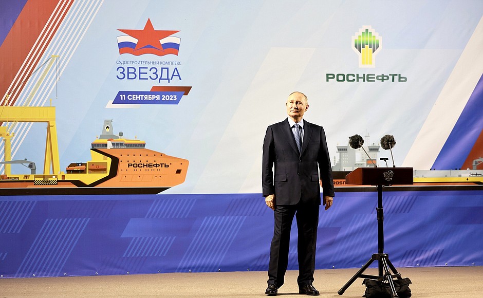 At the name-giving ceremony for Alexei Kosygin Arctic gas tanker (left) and Valentin Pikul shuttle tanker at Zvezda shipbuilding complex.