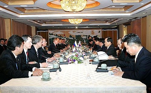 Российско-южнокорейские переговоры в расширенном составе.