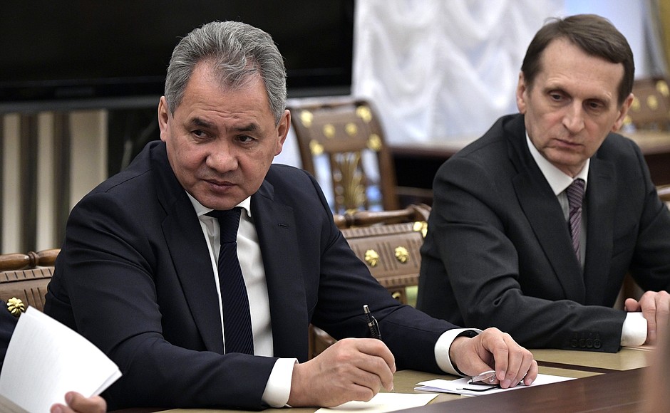Defence Minister Sergei Shoigu (left) and Director of the Foreign Intelligence Service Sergei Naryshkin before the meeting with permanent members of the Security Council.