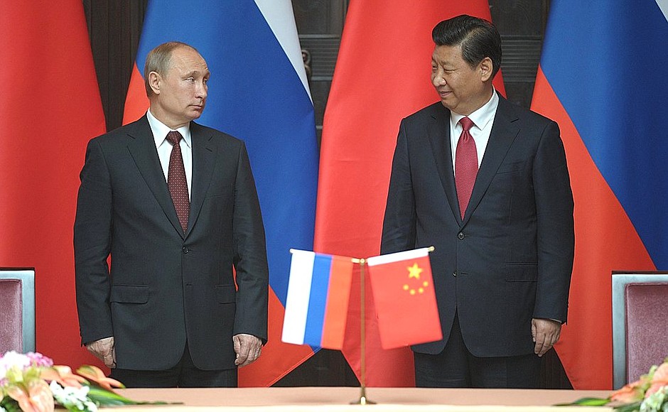 Во время подписания российско-китайских документов.