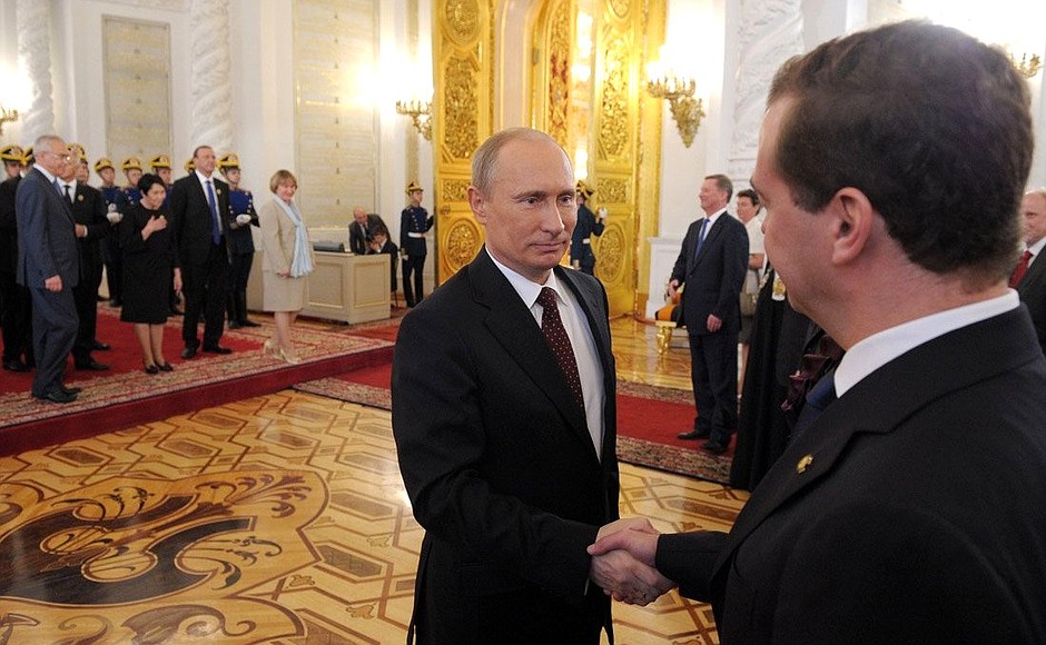 С Председателем Правительства Дмитрием Медведевым перед началом церемонии вручения Государственных премий Российской Федерации.