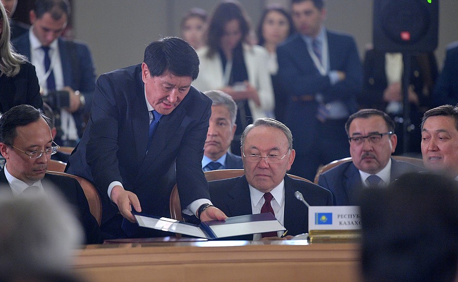 Президент Казахстана Нурсултан Назарбаев на заседании Совета глав государств СНГ в расширенном составе.