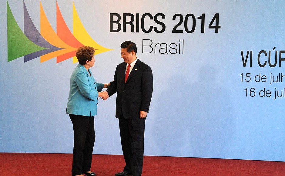 Перед началом саммита БРИКС. Президент Бразилии Дилма Роуссефф и Председатель Китайской Народной Республики Си Цзиньпин.