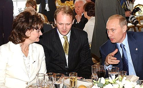 President Putin with Cherie Blair, the wife of the British Prime Minister, at the official lunch in honour of the heads of state and their spouses who arrived in St Petersburg to mark the city\'s 300th anniversary.