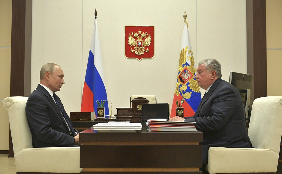 С председателем правления компании «Роснефть» Игорем Сечиным.