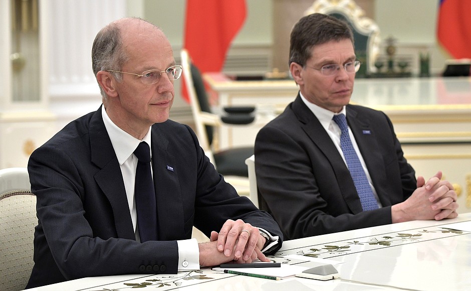 Председатель правления концерна BASF Курт Бок и финансовый директор концерна Ханс-Ульрих Энгель.