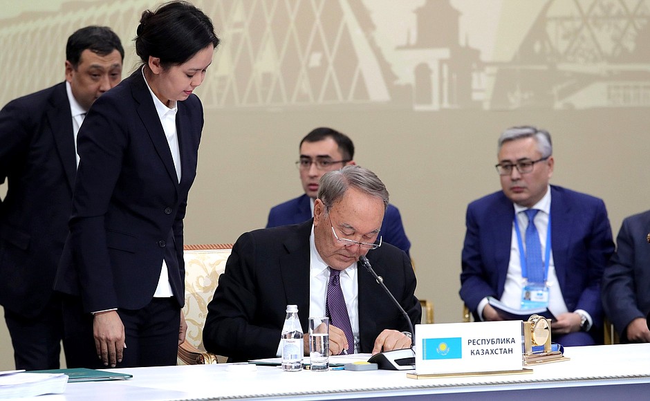 По итогам саммита главы делегаций государств – членов ОДКБ подписали Декларацию Совета коллективной безопасности Организации Договора о коллективной безопасности. Президент Казахстана Нурсултан Назарбаев.
