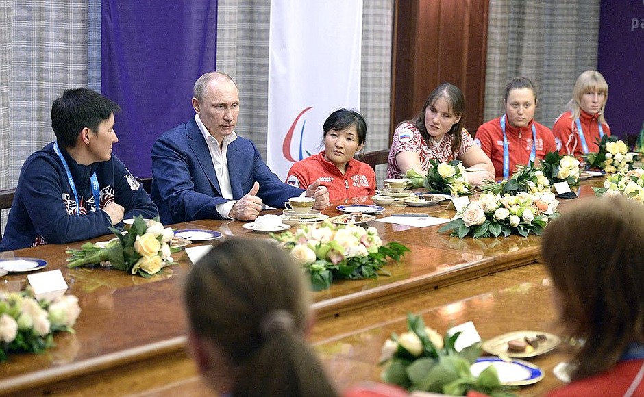 At the meeting with members of the Russian Paralympic team and volunteers.