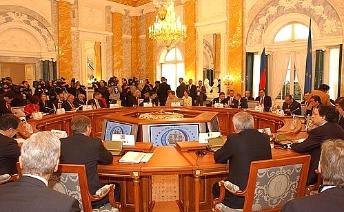 Пленарное заседание встречи на высшем уровне Россия – Европейский союз.