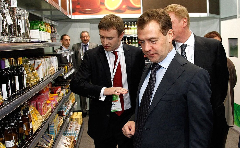 Dmitry Medvedev visited an exhibition organized as part of the IV International Nanotechnology Forum. At the Shop of the Future pavilion.