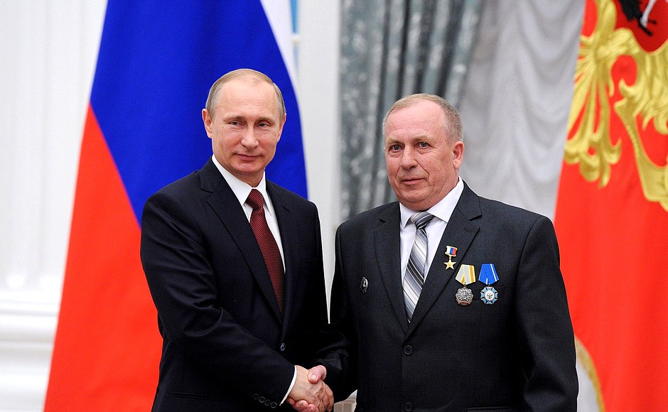 Yury Savin, a steelworker at Novolipetsk Steelworks, was awarded the Hero of Labour of the Russian Federation gold medal.
