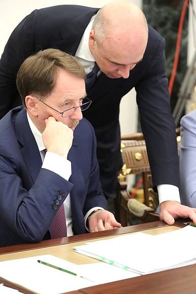 First Deputy Prime Minister – Finance Minister Anton Siluanov and Deputy Prime Minister Alexei Gordeyev before the meeting with Government members.