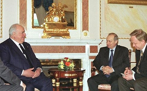 President Vladimir Putin with former German Chancellor Helmut Kohl.