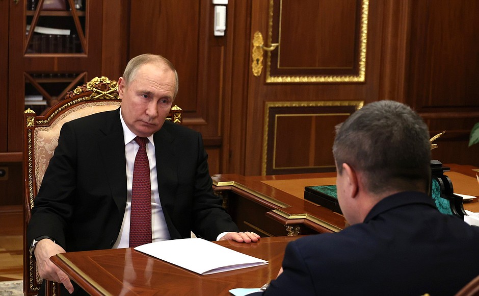 На встрече с временно исполняющим обязанности главы Луганской Народной Республики Леонидом Пасечником.