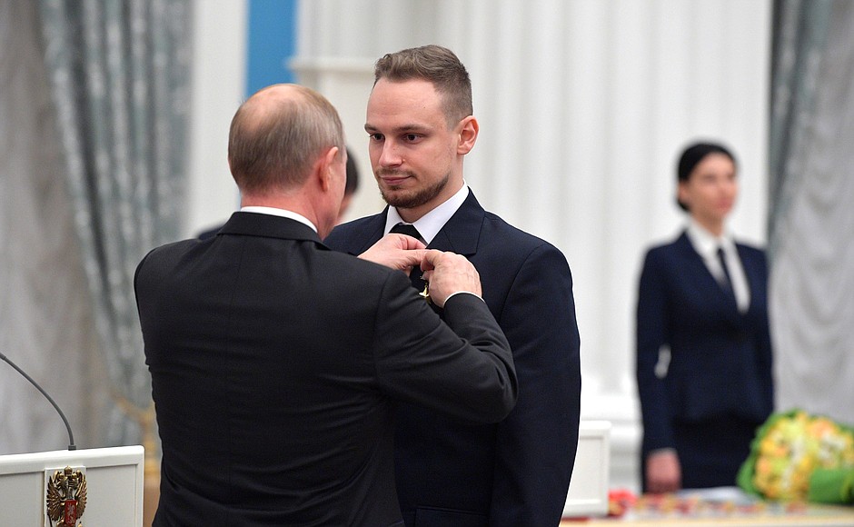 Ceremony for presenting state decorations. The title of Hero of Russia was awarded to Ural Airlines co-pilot Georgy Murzin.