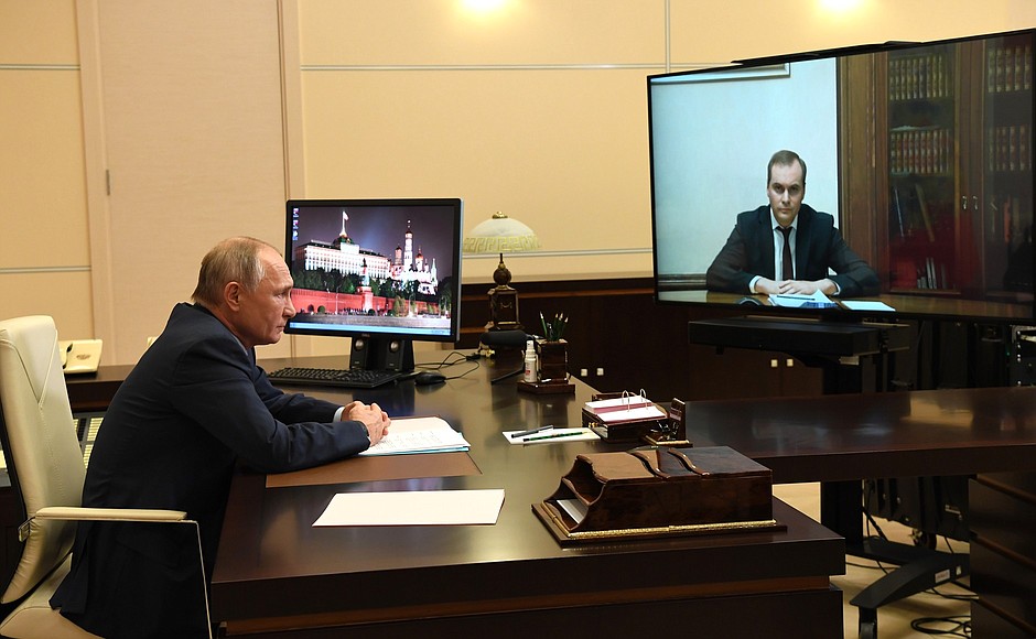 The President had a working meeting with Artem Zdunov, during which he announced his decision to appoint him Acting Head of the Republic of Mordovia.
