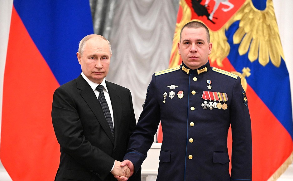 Ceremony for presenting state decorations. Junior Lieutenant Sergei Pyatin awarded the title Hero of the Russian Federation.