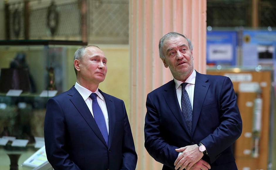 The President examined a thematic exhibit timed to coincide with the military-practical conference on the results of the special operation in Syria. With artistic director and director of the State Academic Mariinsky Theatre Valery Gergiev.