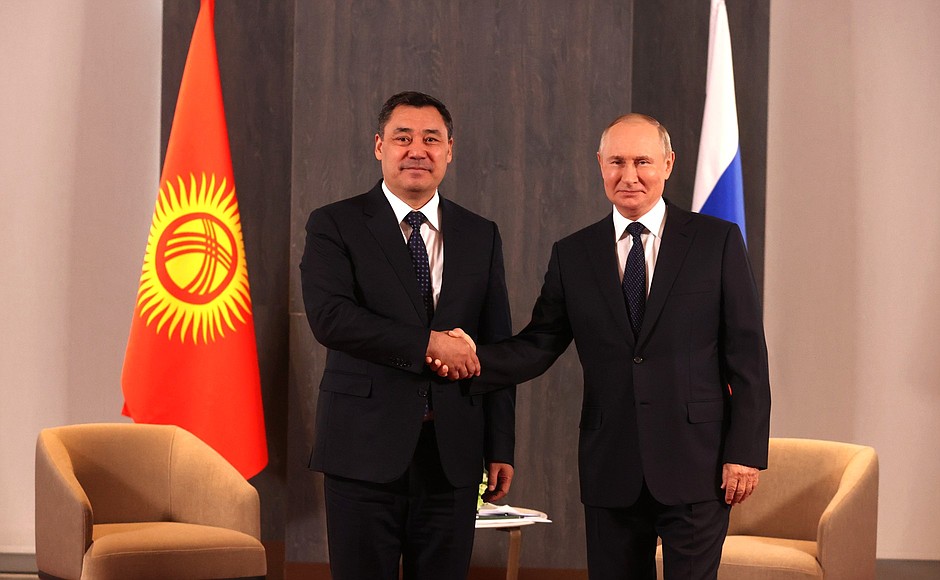 C Президентом Киргизии Садыром Жапаровым.