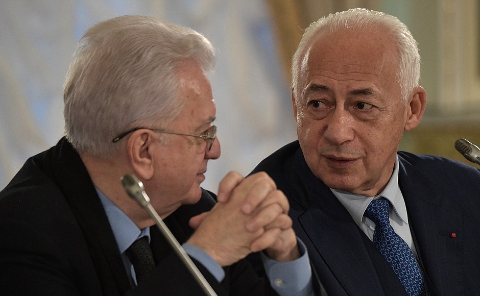 Director of the State Hermitage Museum and President of the Union of Museums of Russia Mikhail Piotrovsky (left) and conductor Vladimir Spivakov before the meeting of the Presidential Council for Culture and Art.