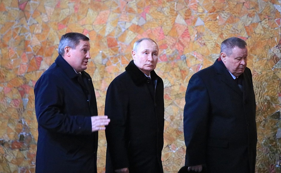 After the wreath-laying ceremony at the Eternal Flame in the Hall of Military Glory on Mamayev Kurgan. With Plenipotentiary Envoy to the Southern Federal District Vladimir Ustinov (right) and Governor of the Volgograd Region Andrei Bocharov.